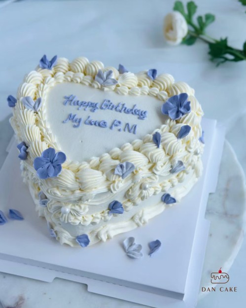 Vintage Piping Cake