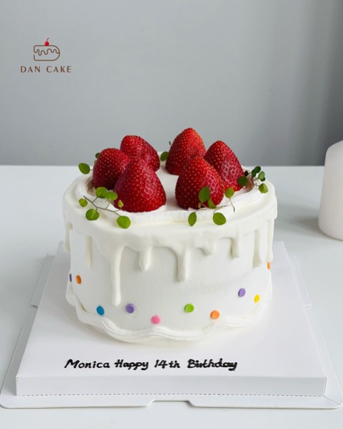 Pretty Strawberry Cake