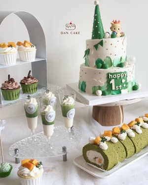 Dessert Table Cake